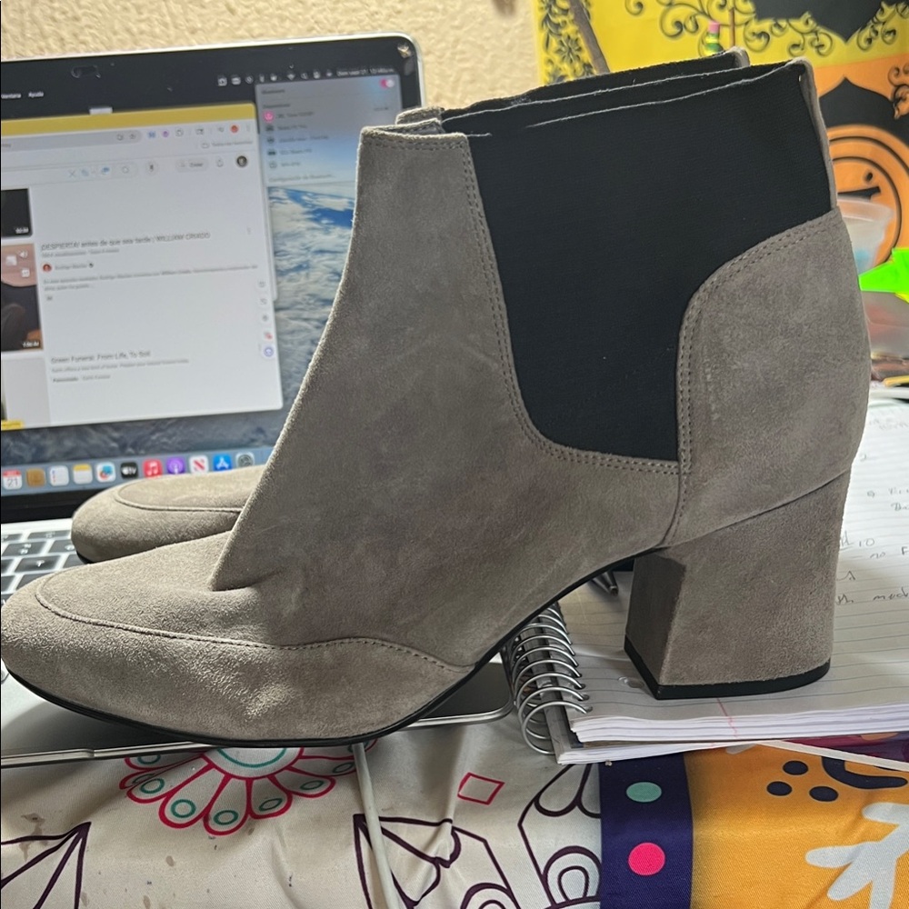 Elegant Suede Ankle Boots - Black and Gray